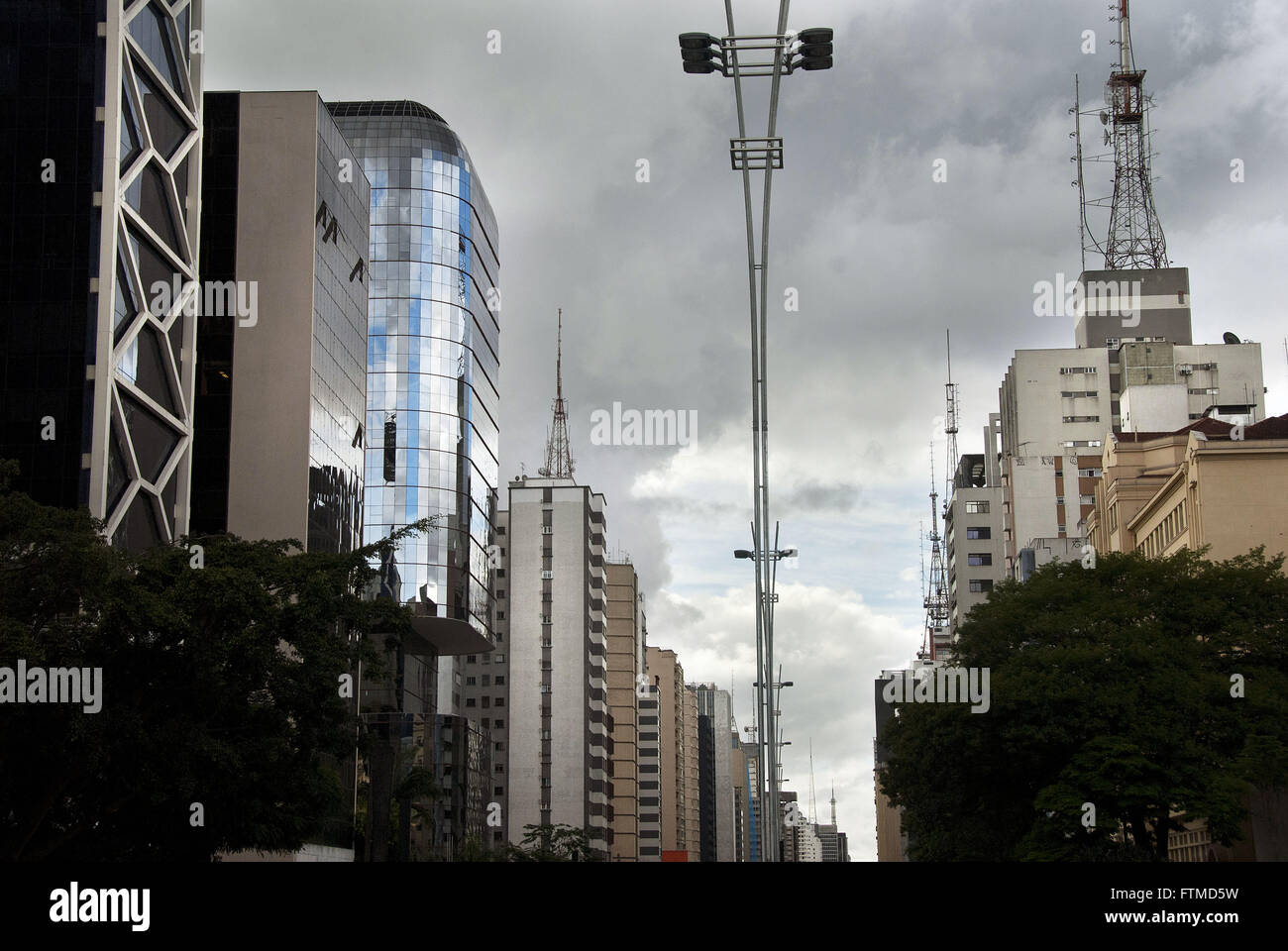 Neues Modell der öffentlichen Lichtmast auf Avenida Paulista Stockfoto