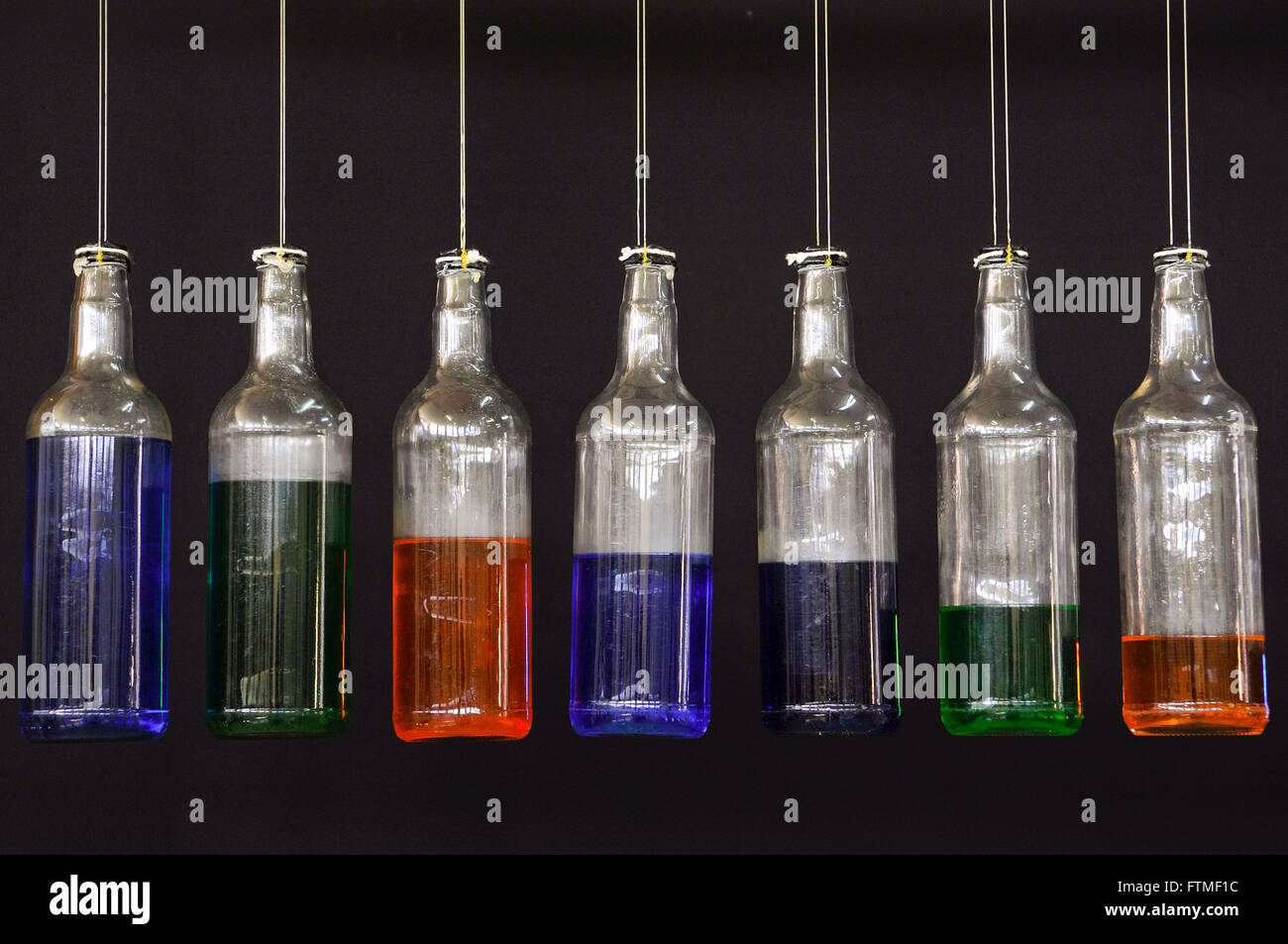 Vibraphon gemacht von Flaschen im Raum Fisica der CICC Stockfoto