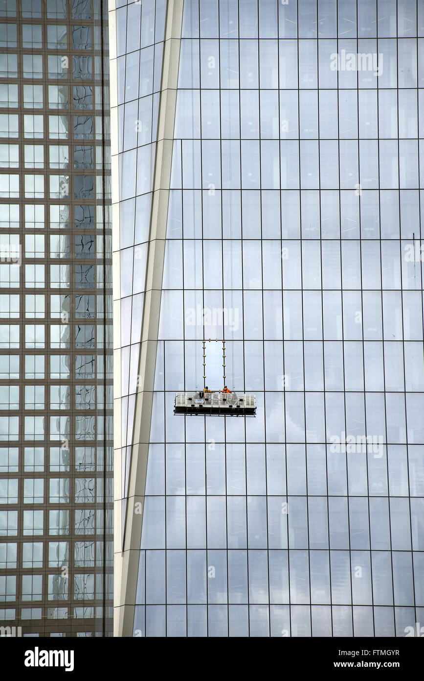 Arbeitnehmer, die Reinigung der Fensterscheiben von One Tower, Gebäude bekannt als Freedom Tower Stockfoto