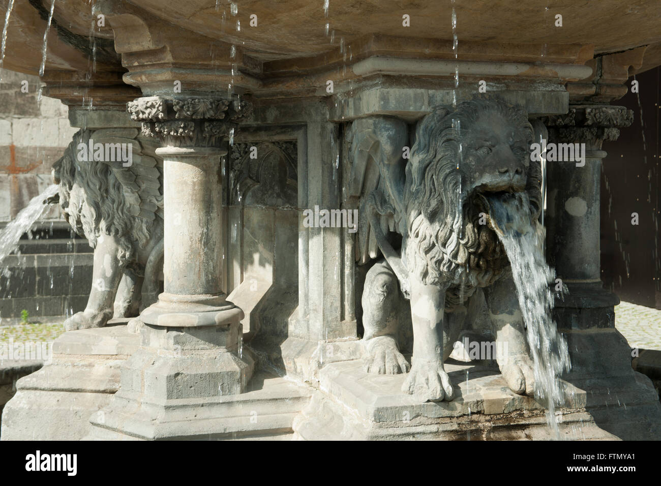 Köln, Altstadt-Nord, Petrusbrunnen eine der Westseite des Kölner Domes Stockfoto