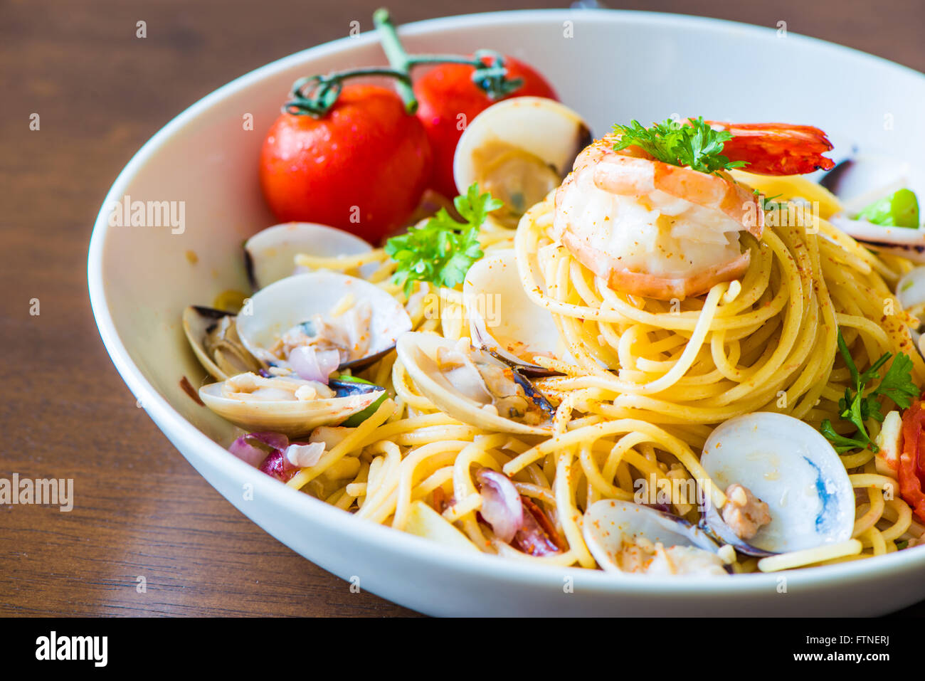 Spaghetti mit Garnelen und Muscheln Stockfoto