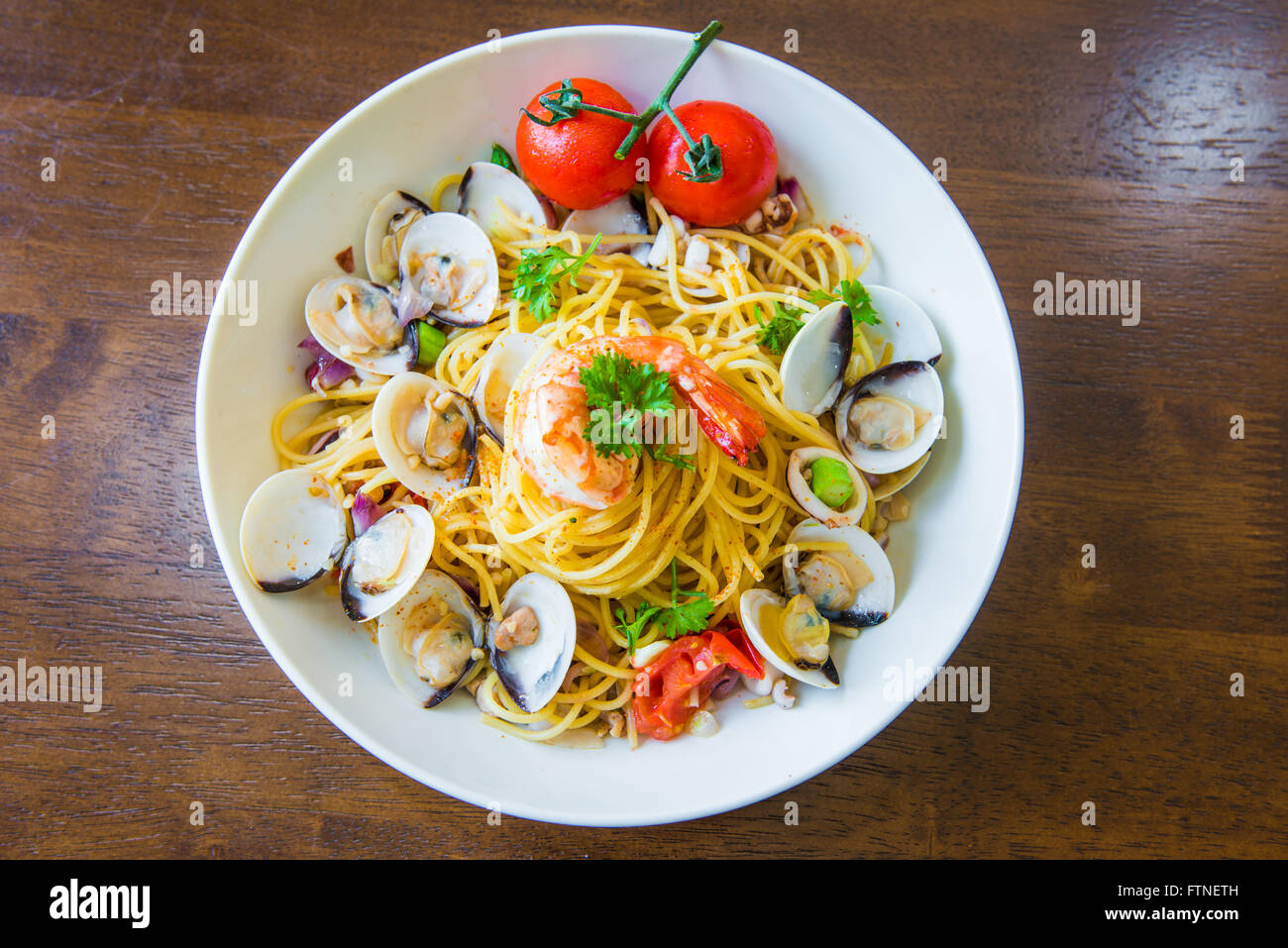 Spaghetti mit Garnelen und Muscheln Stockfoto