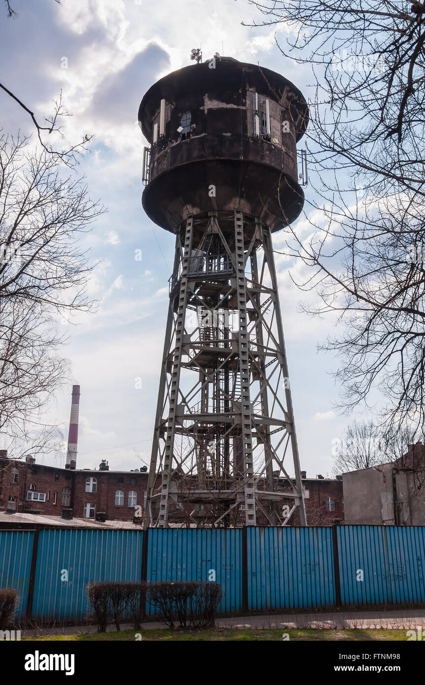 Alten Wasserturm in Nikiszowiec Bezirk - historische Kohle Bergarbeiter Siedlung in Katowice, Polen Stockfoto