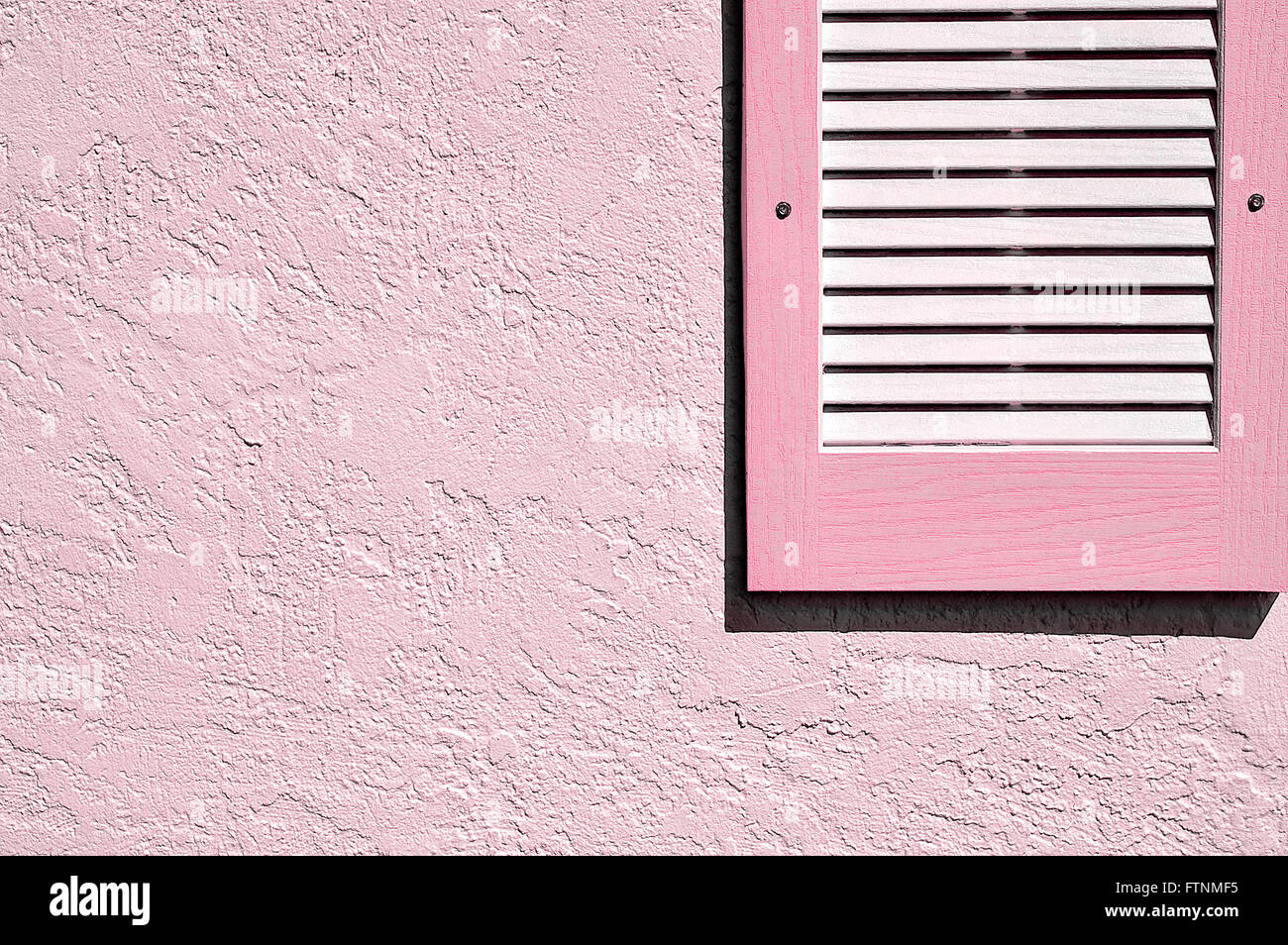 Rosa Verschluss rosa außen Stuck Wand Stockfoto