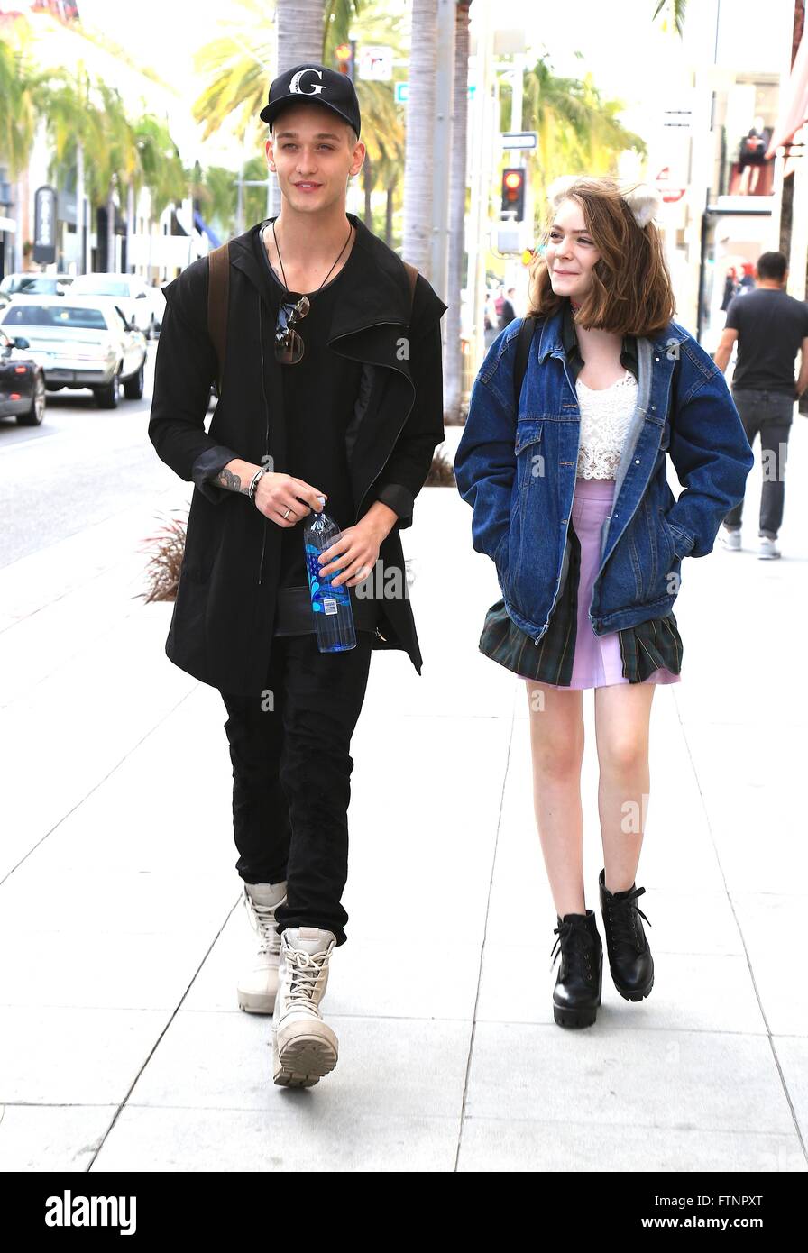 "Teen Wolf" Sterne Cody Saintgnue auf dem Rodeo Drive mit Madison mit Rothschild entdeckt: Cody Saintgnue, Madison Rothschild wo: Los Angeles, California, Vereinigte Staaten von Amerika bei: 27. Februar 2016 Stockfoto