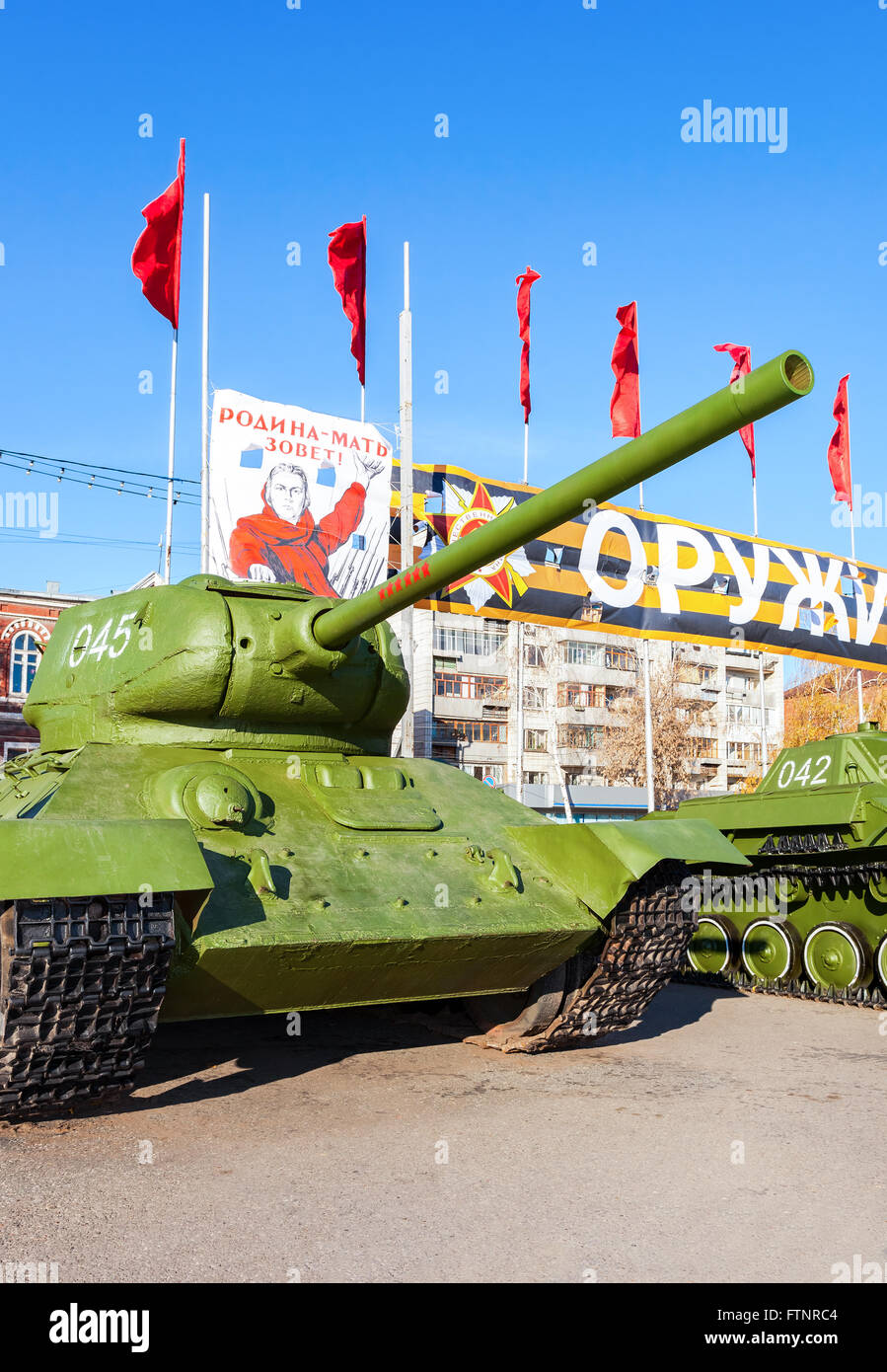 Berühmten sowjetischen mittleren Panzer T-34-85, Version mit größeren 85-mm-Geschütz am Kuibyschew-Platz Stockfoto
