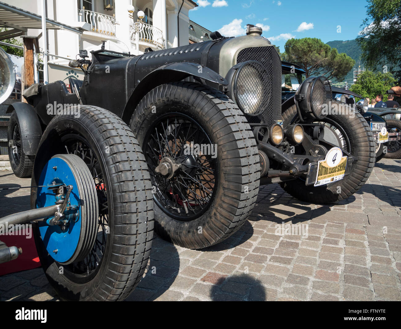 Meran, Italien - 9. Juli 2015: seitliche Frontalansicht des Bentley 4,5 Liter offen bei der Zwischenlandung in Meran Stockfoto