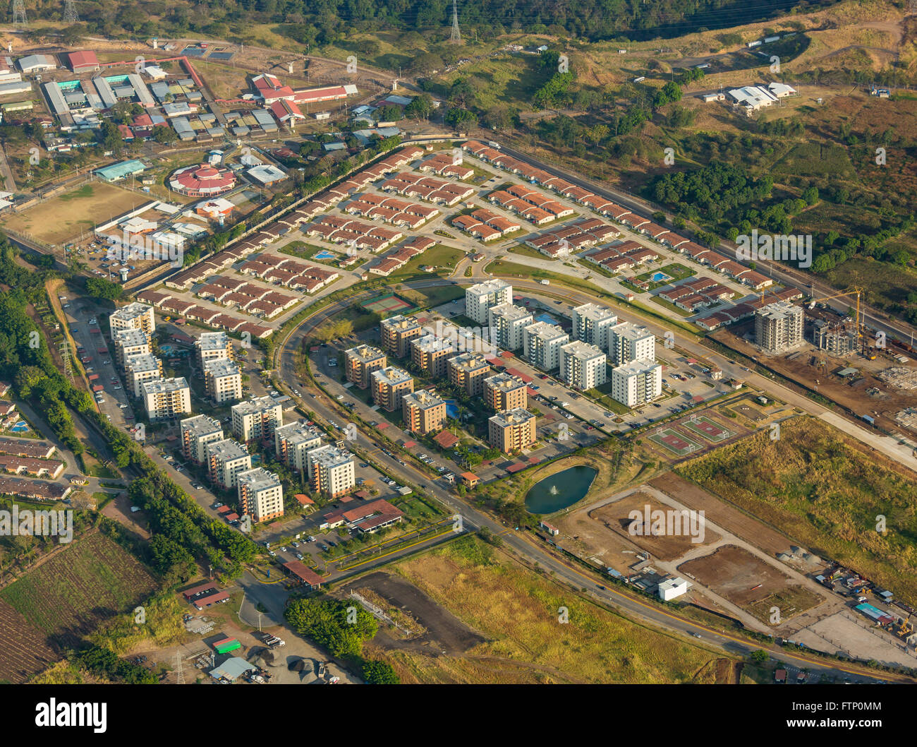 ALAJUELA, COSTA RICA - Luftbild von suburban moderne Wohnanlage. Stockfoto