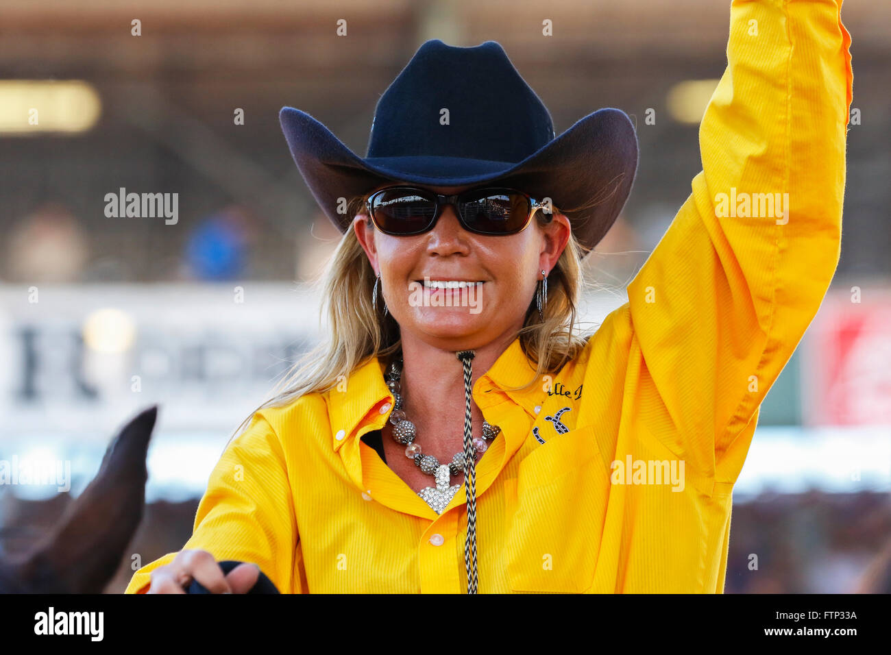 Cowgirl auf dem Pferderücken beim Rodeo, Arcadia, Florida, USA Stockfoto