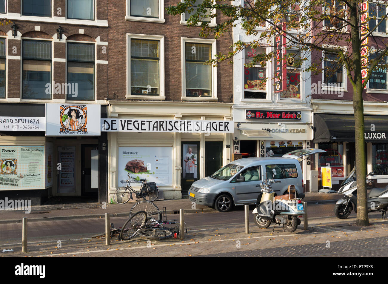 DEN Haag, Niederlande - 3. Oktober 2015: Vegetarische Metzgerei Shop. Sie verkaufen Produkte mit der Struktur, Form und Geschmack der m Stockfoto