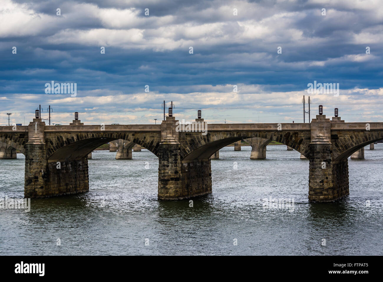 Die Market Street Bridge über den Susquehanna River in Harrisburg, Pennsylvania. Stockfoto