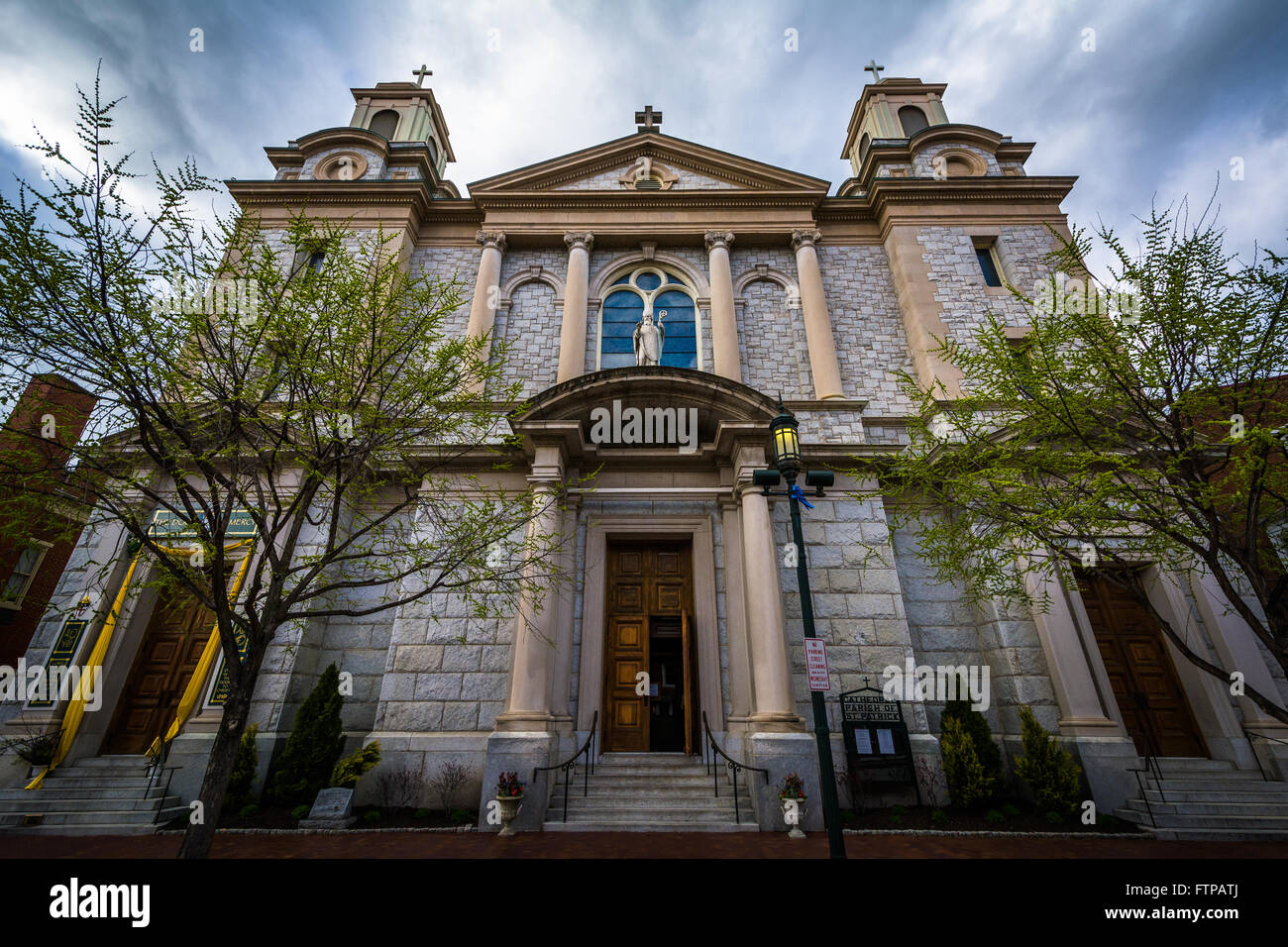 Die Kathedrale Pfarrei des Heiligen Patrick, in der Innenstadt von Harrisburg, Pennsylvania. Stockfoto