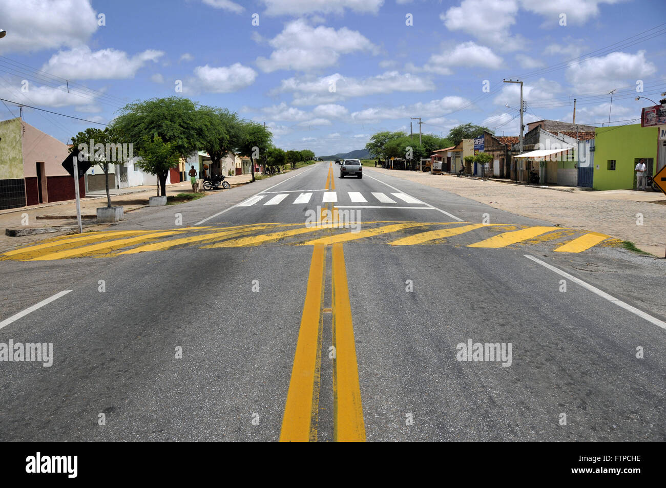 BR-230 im Stadtteil der Stadt Santa Gertrudes Enten in Paraiba Stockfoto