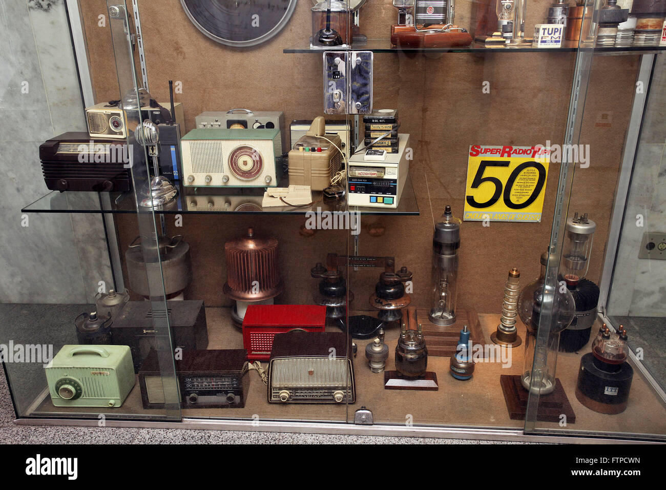 Sammlung von alten radios von Radio Record - zentralen Datensatz Kommunikation in der Gruppe Stockfoto