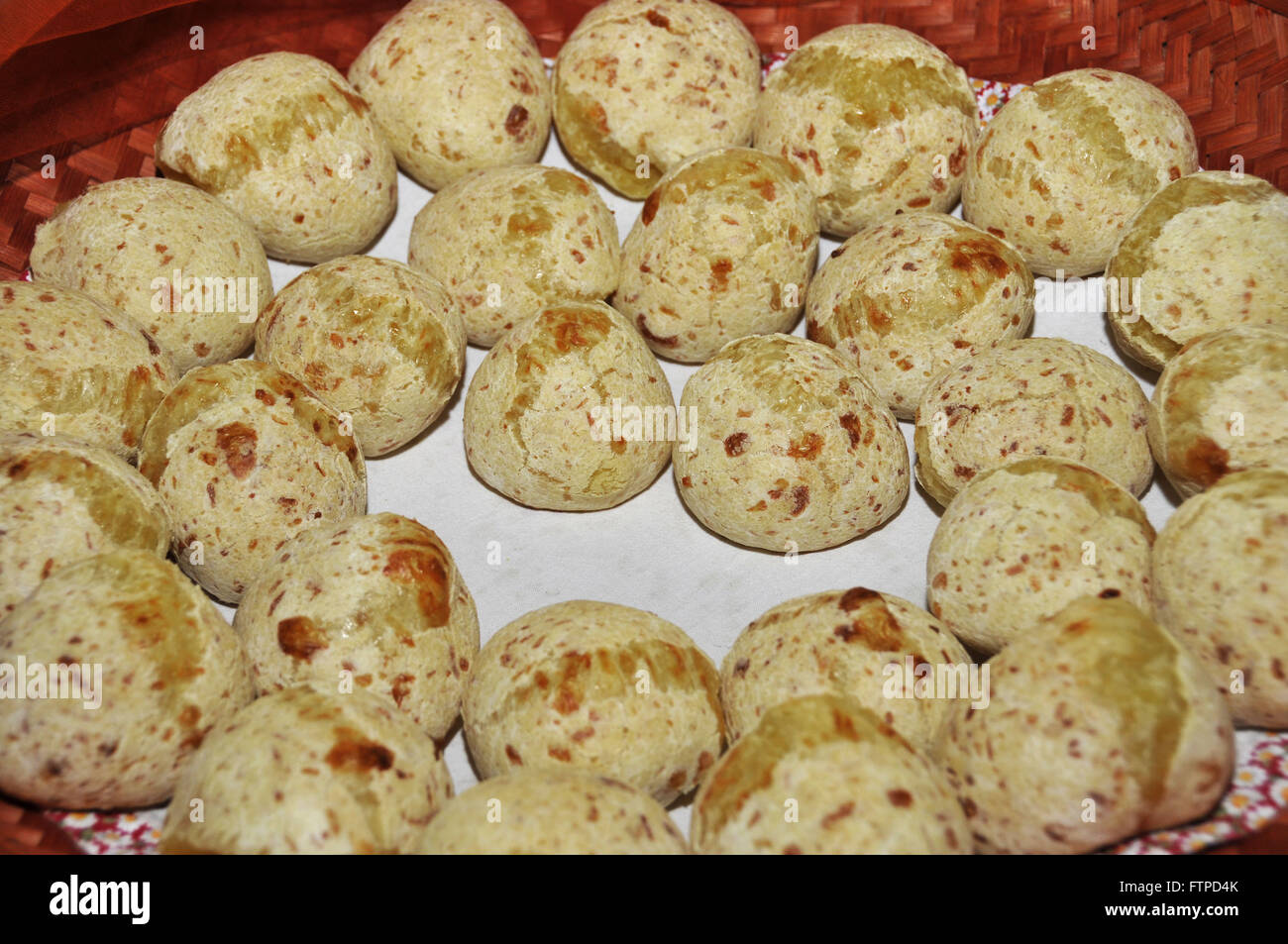 Teller mit Käse auf Brioche balaio Stockfoto