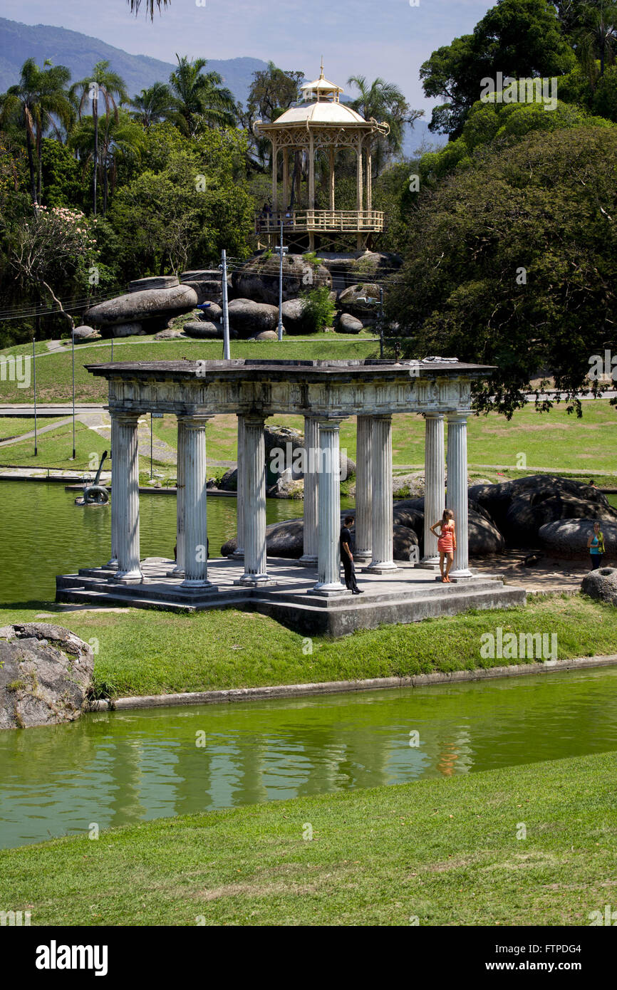 Tempel des Apollo auf Insel im großen See von Quinta da Boa Vista Park Stockfoto