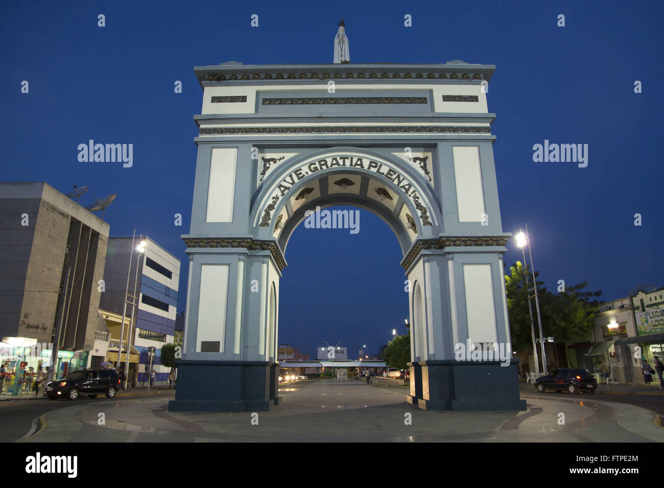 Sonnenuntergang an der Arc of Our Lady of Fatima - im Volksmund bekannt als der Arc de Triomphe Stockfoto