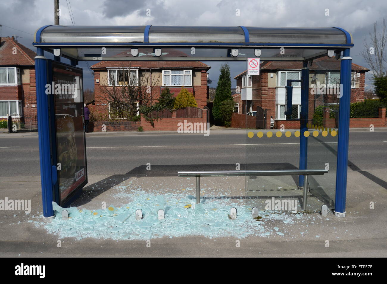 Ein geschändeter Bushaltestelle in Barnsley, South Yorkshire, Großbritannien. Stockfoto