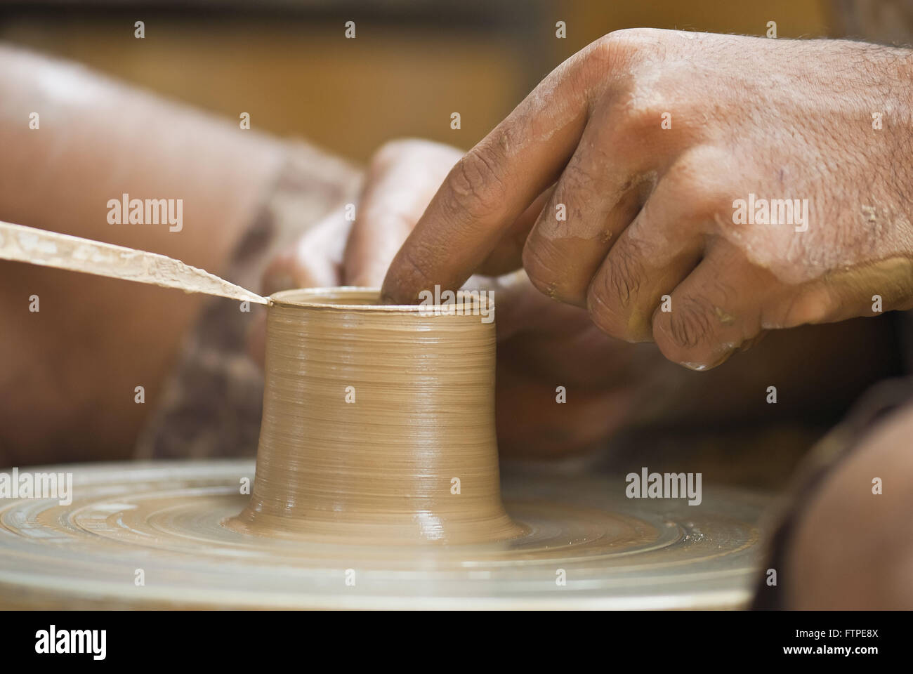 Handwerker, carving-Glas in Ceramica Serra da Capybara Stockfoto