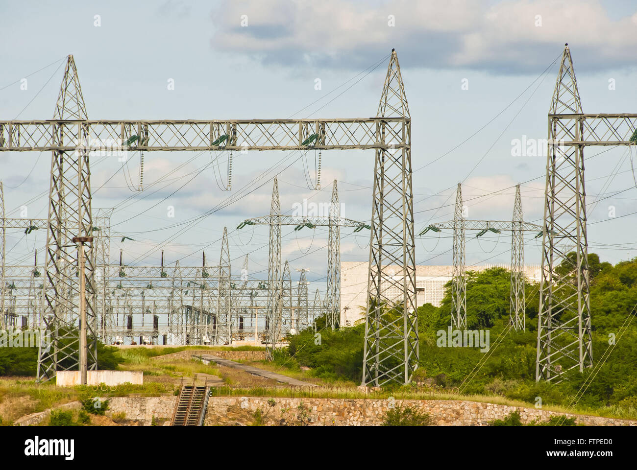 Ketten der Übertragung von Energie von Paulo Afonso hydroelektrische Complex Stockfoto