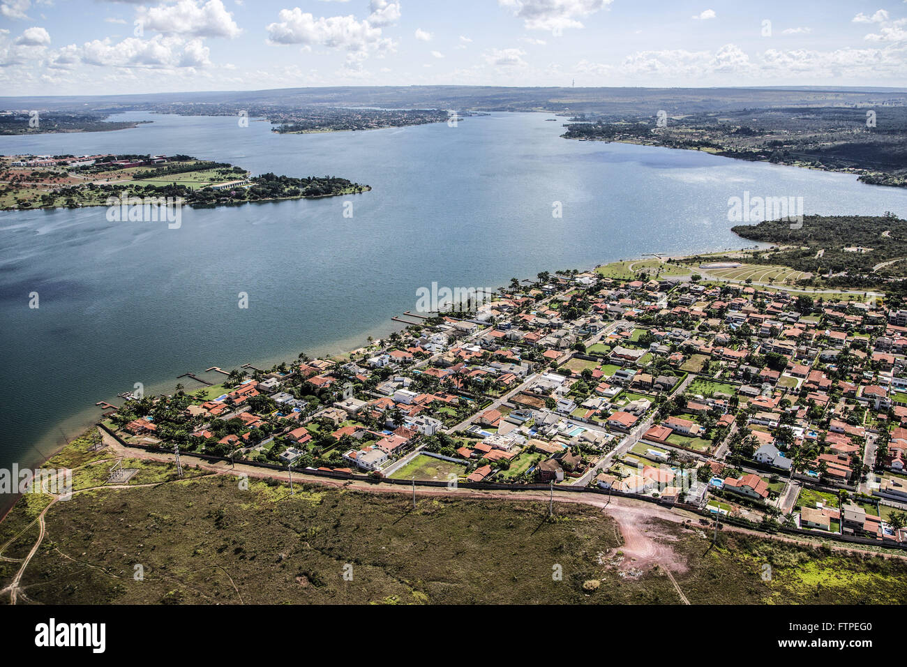 Luftaufnahme des Sektors Villen Don Bosco South Lake am Rande des Sees Paranoa Stockfoto