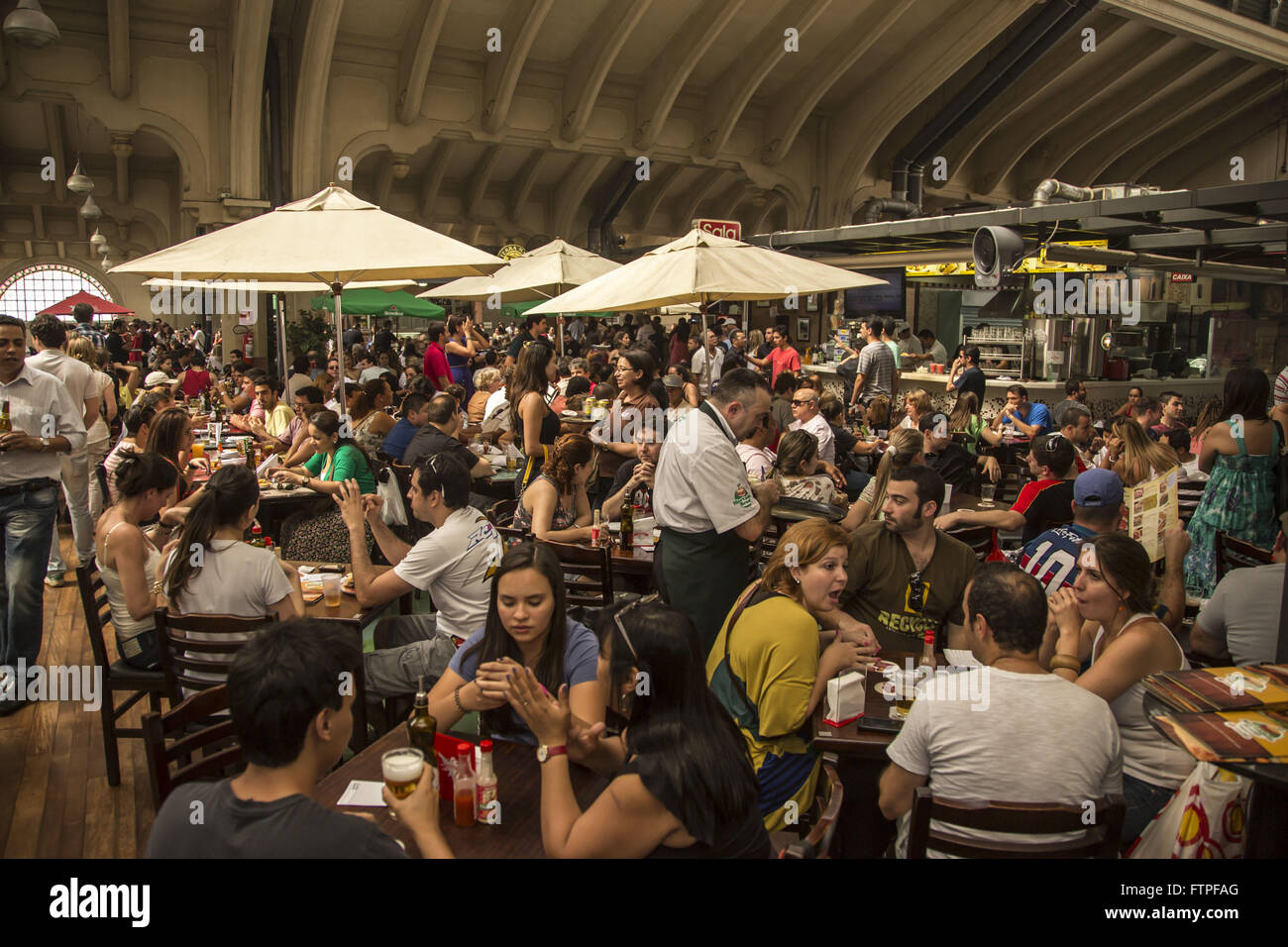 Food-Court der kommunalen Markt von Sao Paulo - eine touristische Attraktion eröffnet in 193 Stockfoto