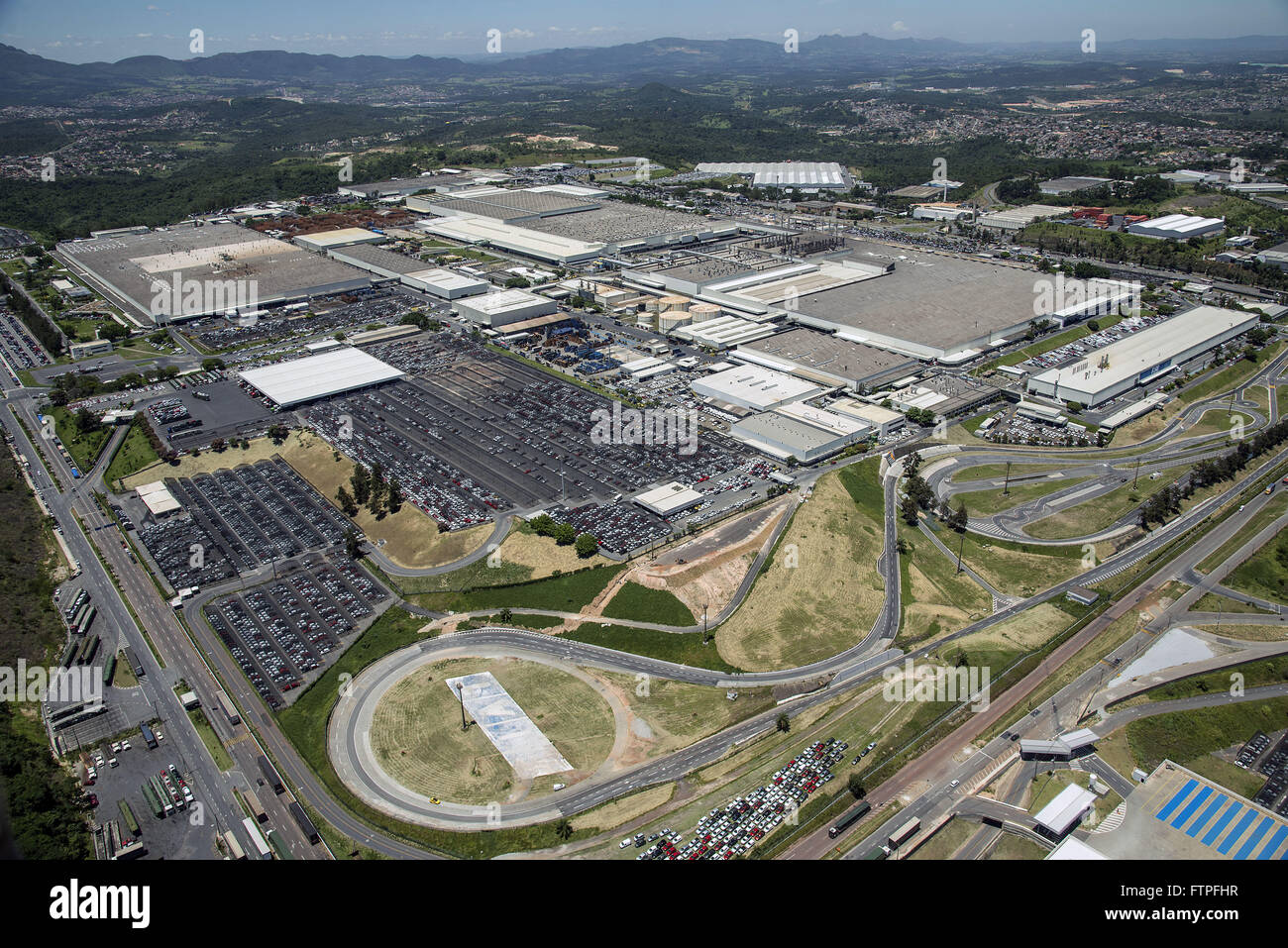 Luftaufnahme des FIAT Autos mit Fabrik Test Track Terrassen und Parkplatz Stockfoto