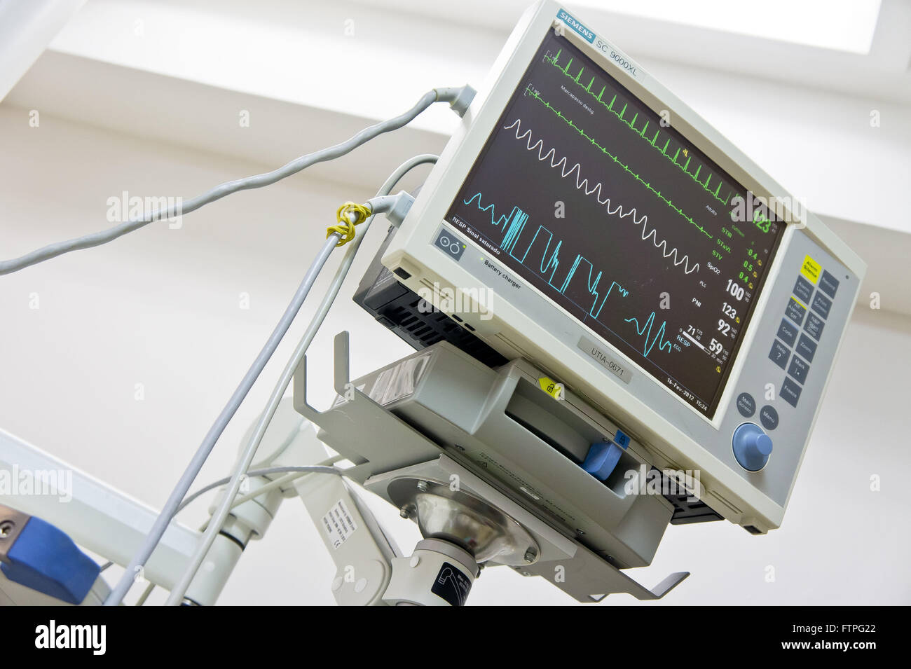 Überwachung Überwachung von Intensivpatienten im Krankenhaus Stockfoto
