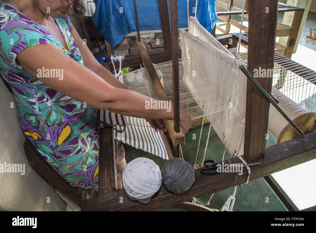 Handwebstuhl zur Produktion von Teilen für Textile Handwerk tätig Stockfoto