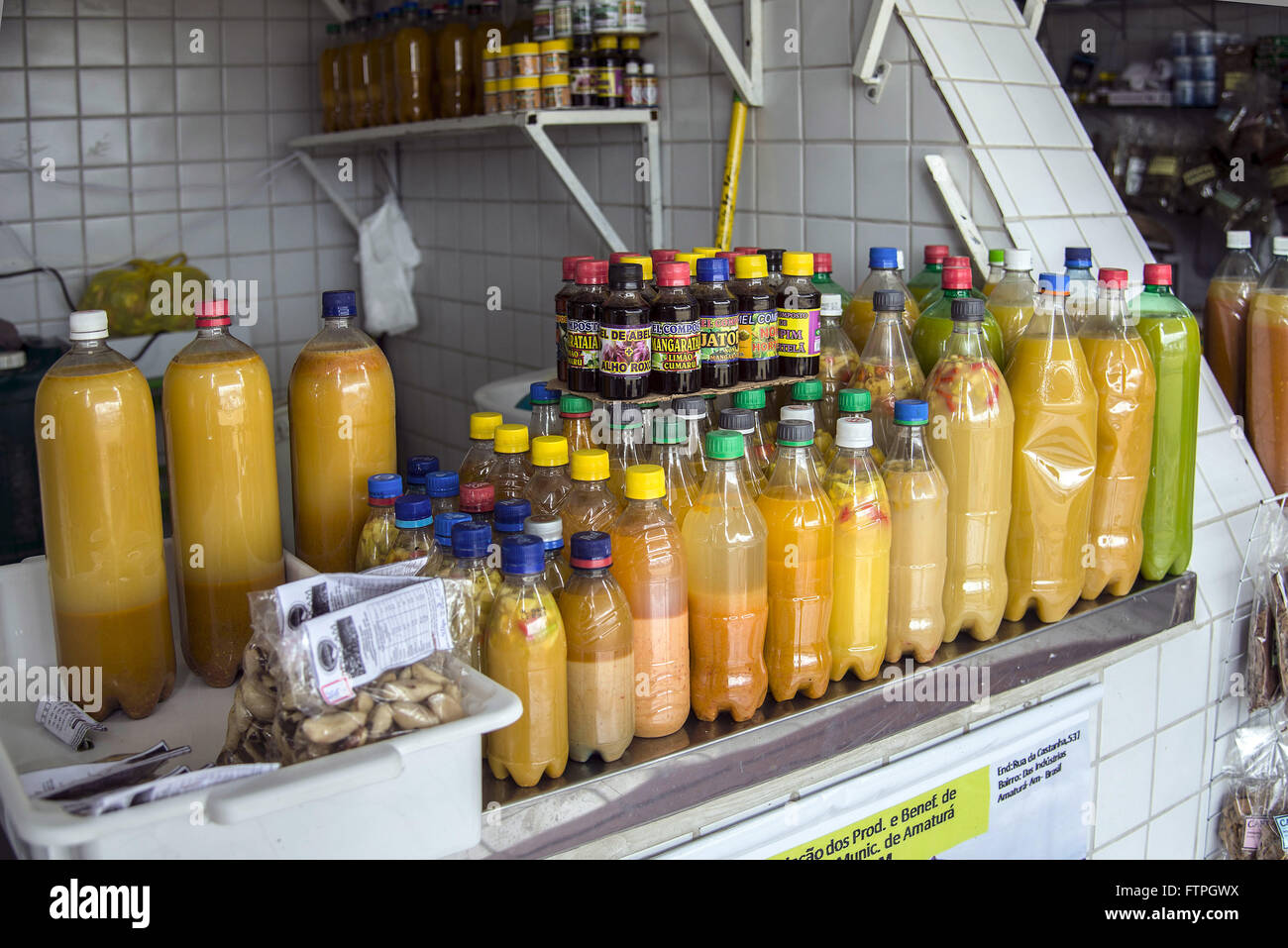 Regionaler Handel in den Produkten im Stadtmarkt - Tucupi mit Pfeffer Stockfoto