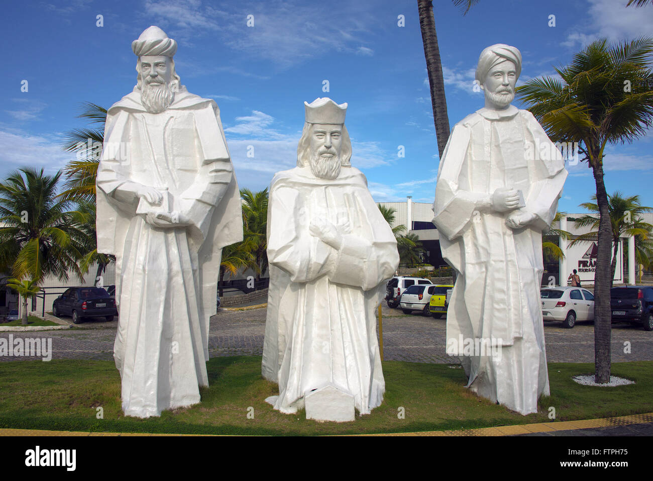Statue der Heiligen drei Könige auf der Küstenstraße Stockfoto