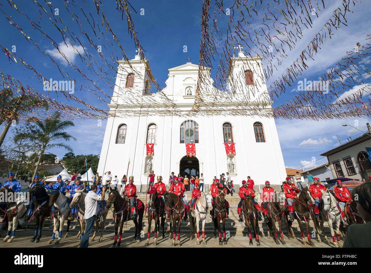 Präsentation der Cavalhada Sao Pedro de Catucaba das Fest des Heiligen Geistes göttlichen Stockfoto