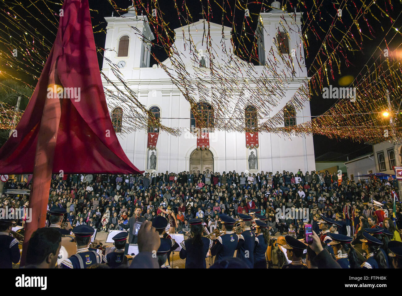 Musik-Präsentation am Fest des Heiligen Geistes in der göttlichen Mutter Kirche Sao Luis de Tolosa Stockfoto