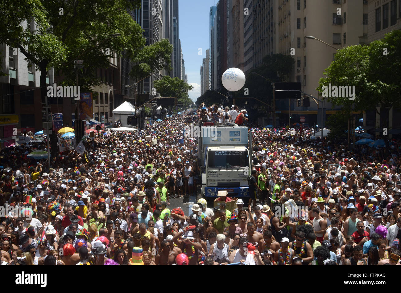 Menge nach den Block Black Ball an Avenida Rio Branco - Zentrum von Rio De Janeiro Stockfoto