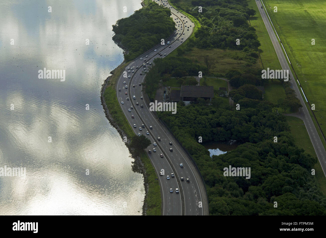 Luftaufnahme der Red Line am Ufer der Guanabara Bucht Stockfoto