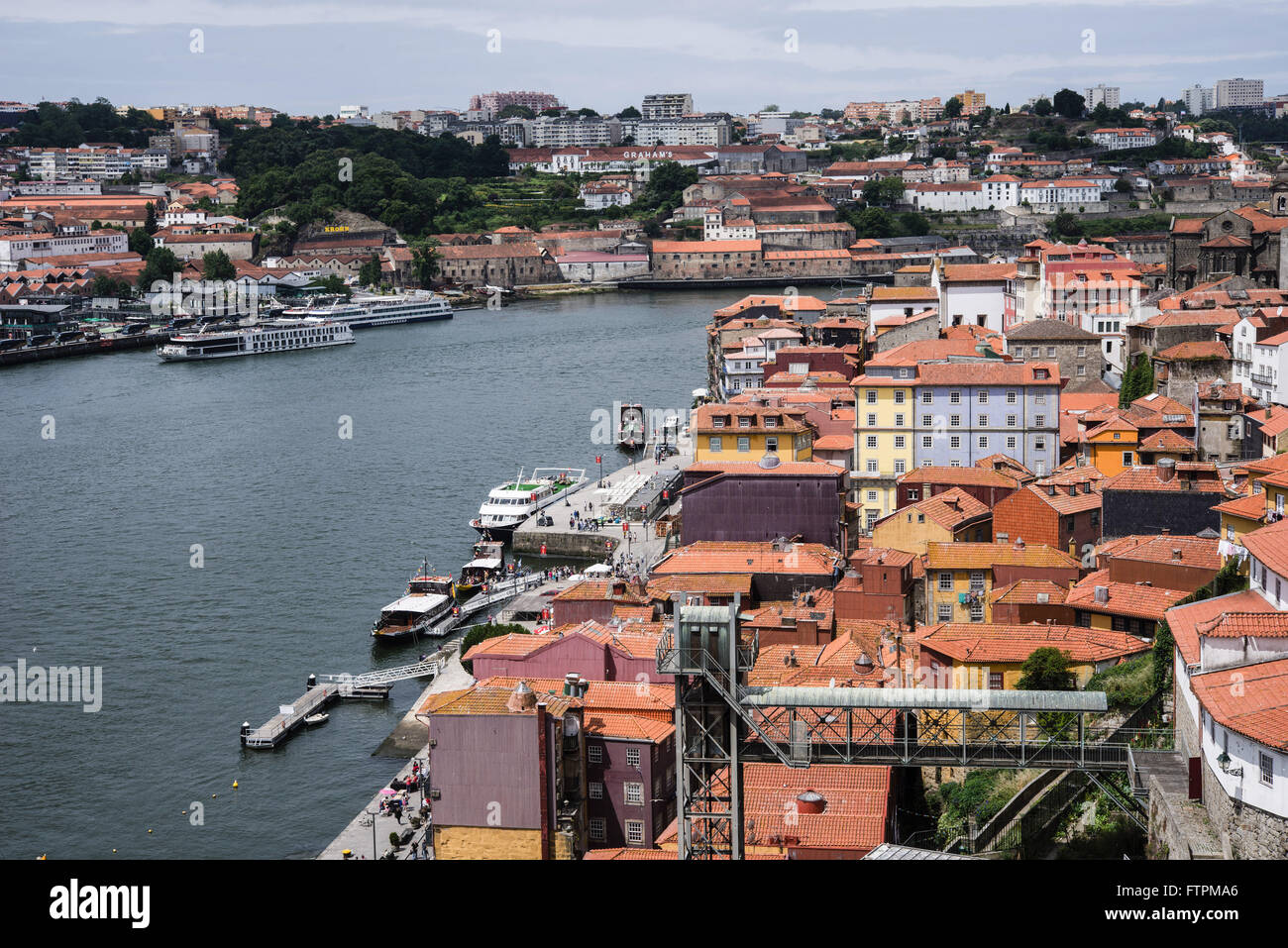 Stadt am Fluss Douro Stockfoto