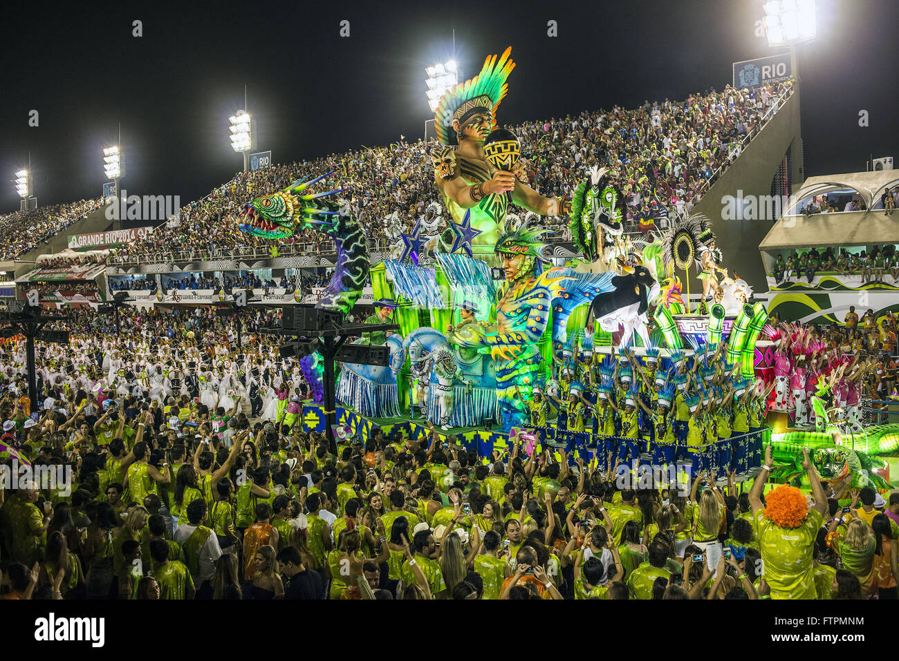 Parade Gremio Recreativo Schule Samba Estacao Primeira de Mangueira Stockfoto