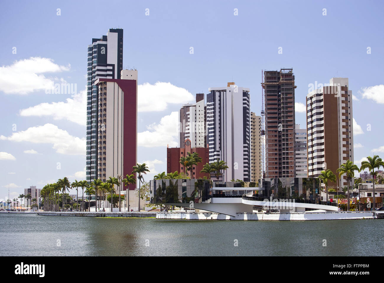 Gebäude am Rande des alten Damm und beliebte Kunstmuseum vor - entworfen von Oscar Niemeyer Stockfoto