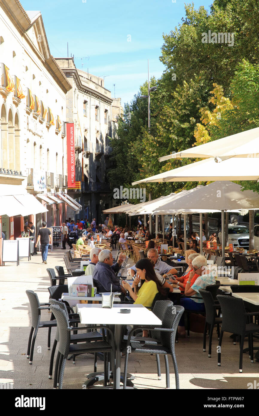 Ein beliebtes Café auf der La Rambla, in Figueres, in Katalonien an der Costa Brava in Spanien, Südeuropa Stockfoto