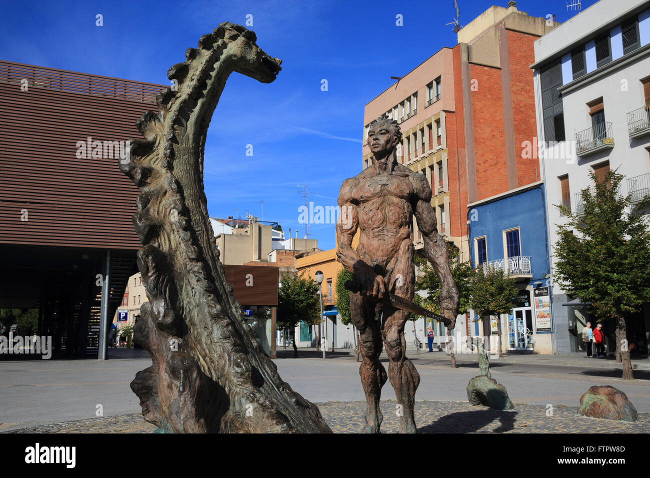 Die markante St. George-Skulptur an der Plaza Catalunya in Figueres, in Katalonien, Spanien, Süd-Europa Stockfoto