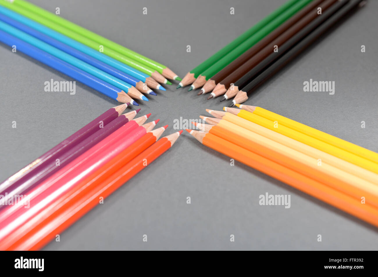 Buntstifte in ein quadratisches Muster angeordnet Stockfoto