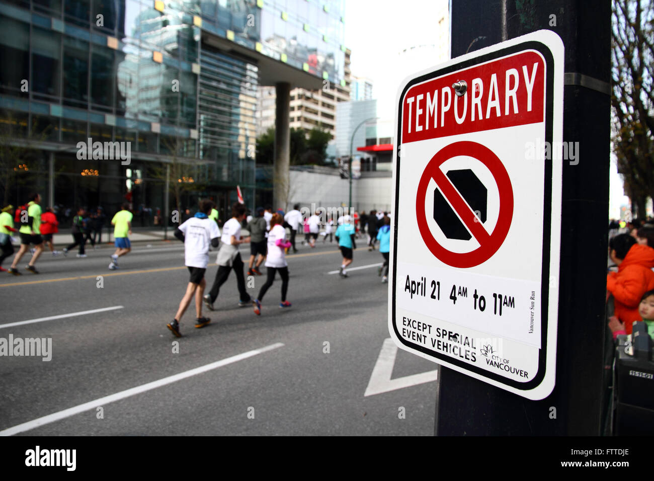 VANCOUVER, Kanada - 21. April 2013 - ein Halteverbot melden Sie bezeichnenden Verkehr, den sie nicht aufhören, hier speziell am 21. April, Stockfoto