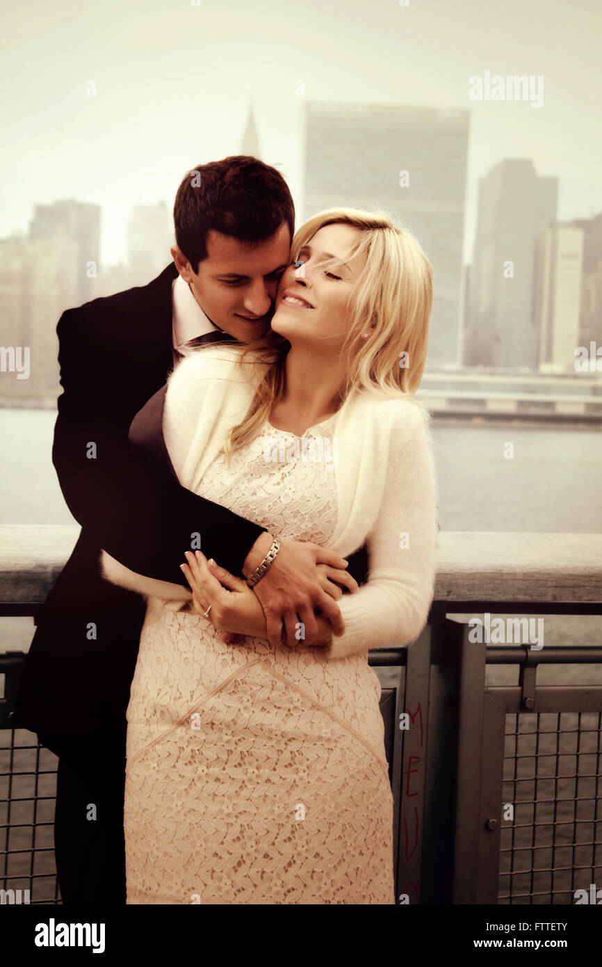 Glückliches Paar, umarmen Stockfoto