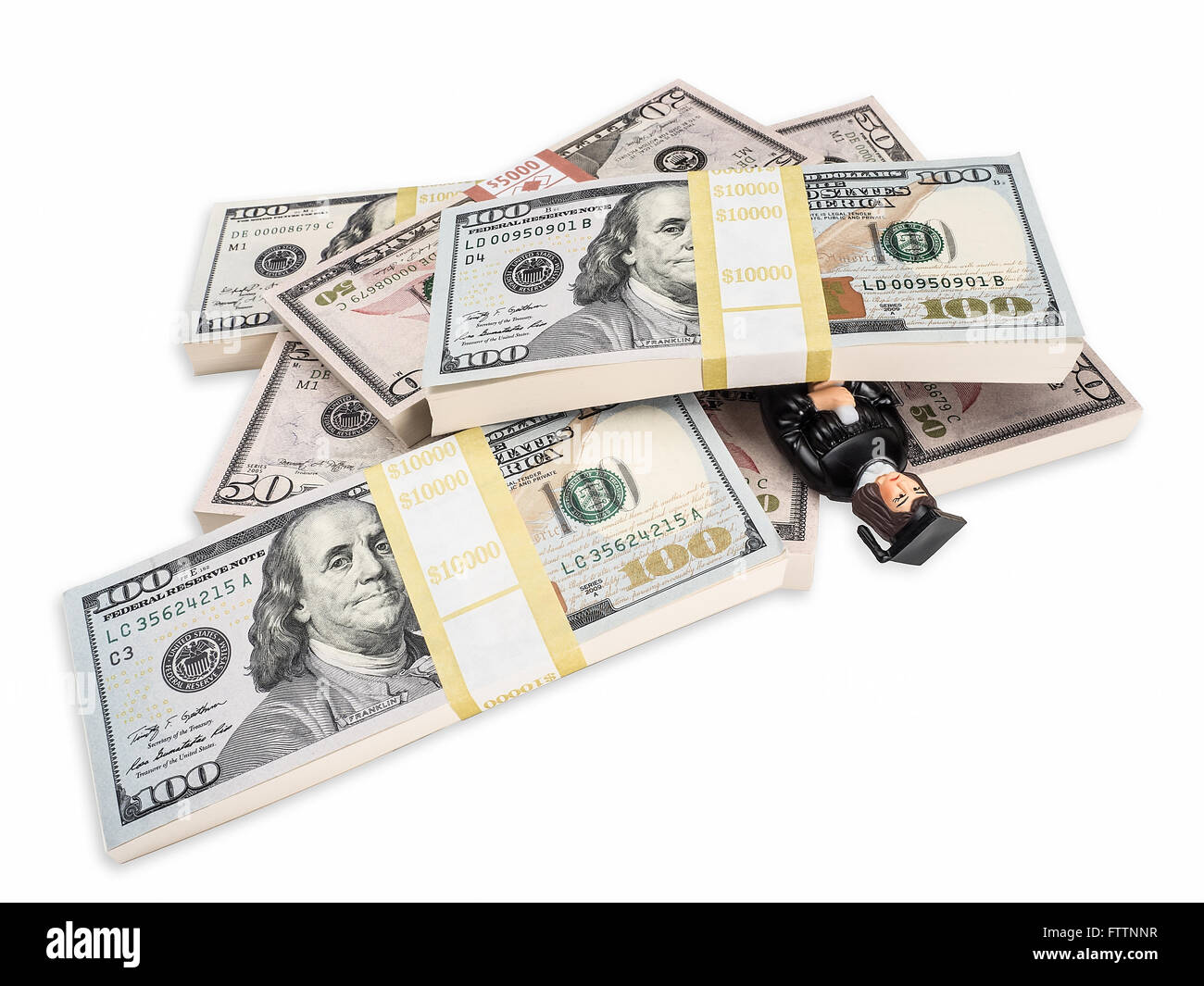 Foto von Figur unglücklich weibliche Dipl.-Mütze und Mantel unter Stapeln von US Geldschein begraben. Stockfoto