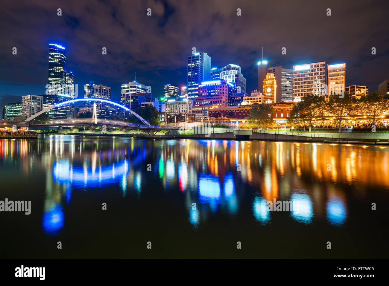 Stadt bei Nacht Stockfoto