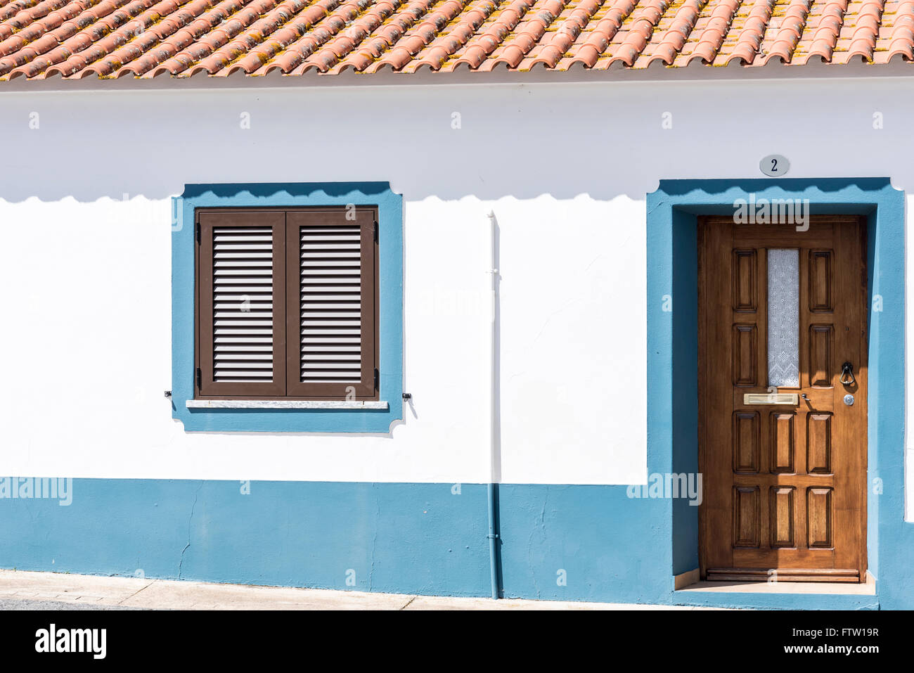 Ein Haus in der kleinen portugiesischen Stadt von Santa Marcos in Portugal Stockfoto