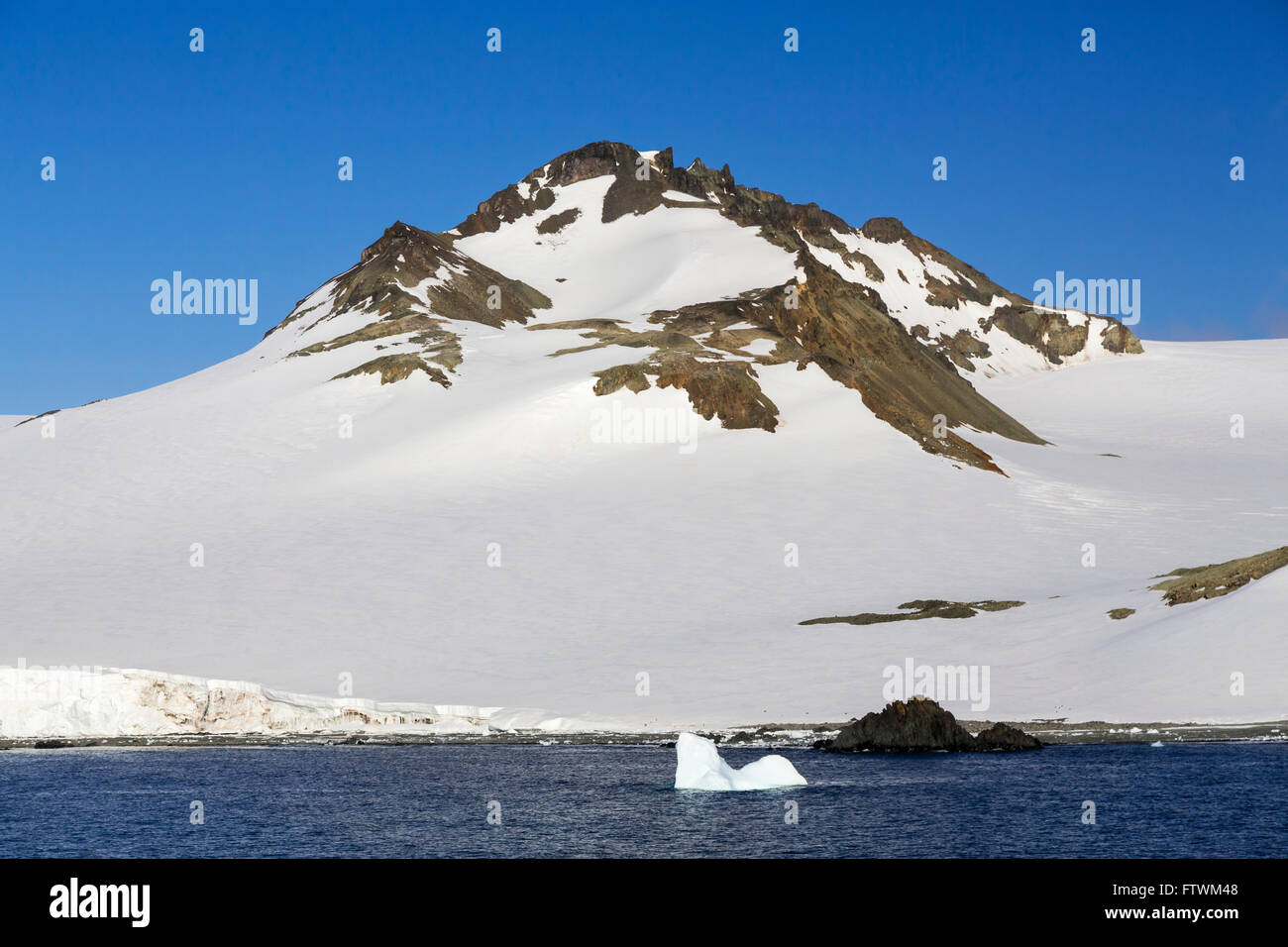 Eine Gletscherlandschaft in der Admiralty Bay, Süd-Shetland-Inseln, Antarktis. Stockfoto
