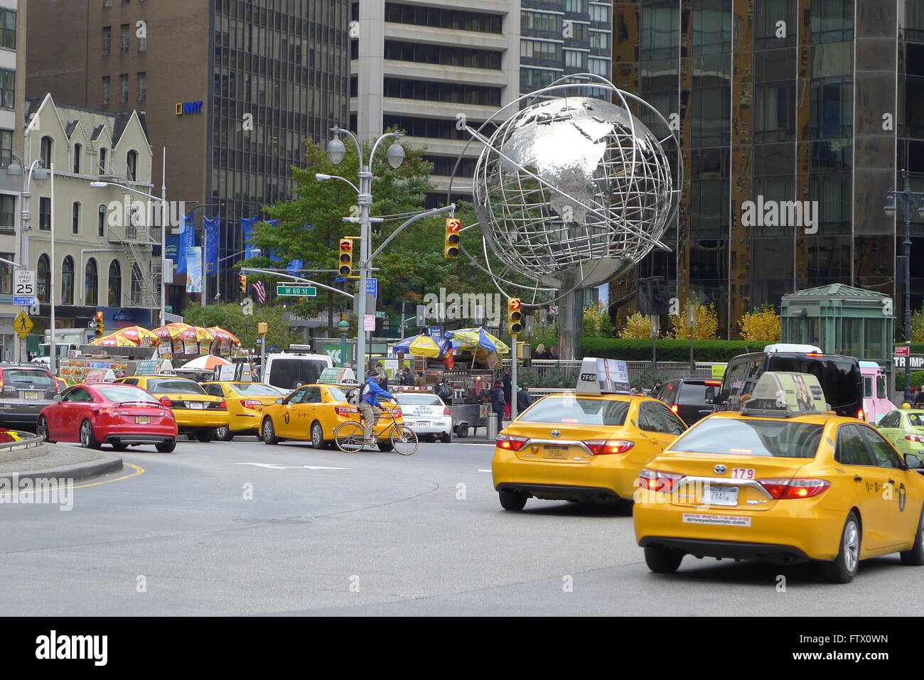 Columbus Circle und Stahl Globe in Manhattan Stockfoto