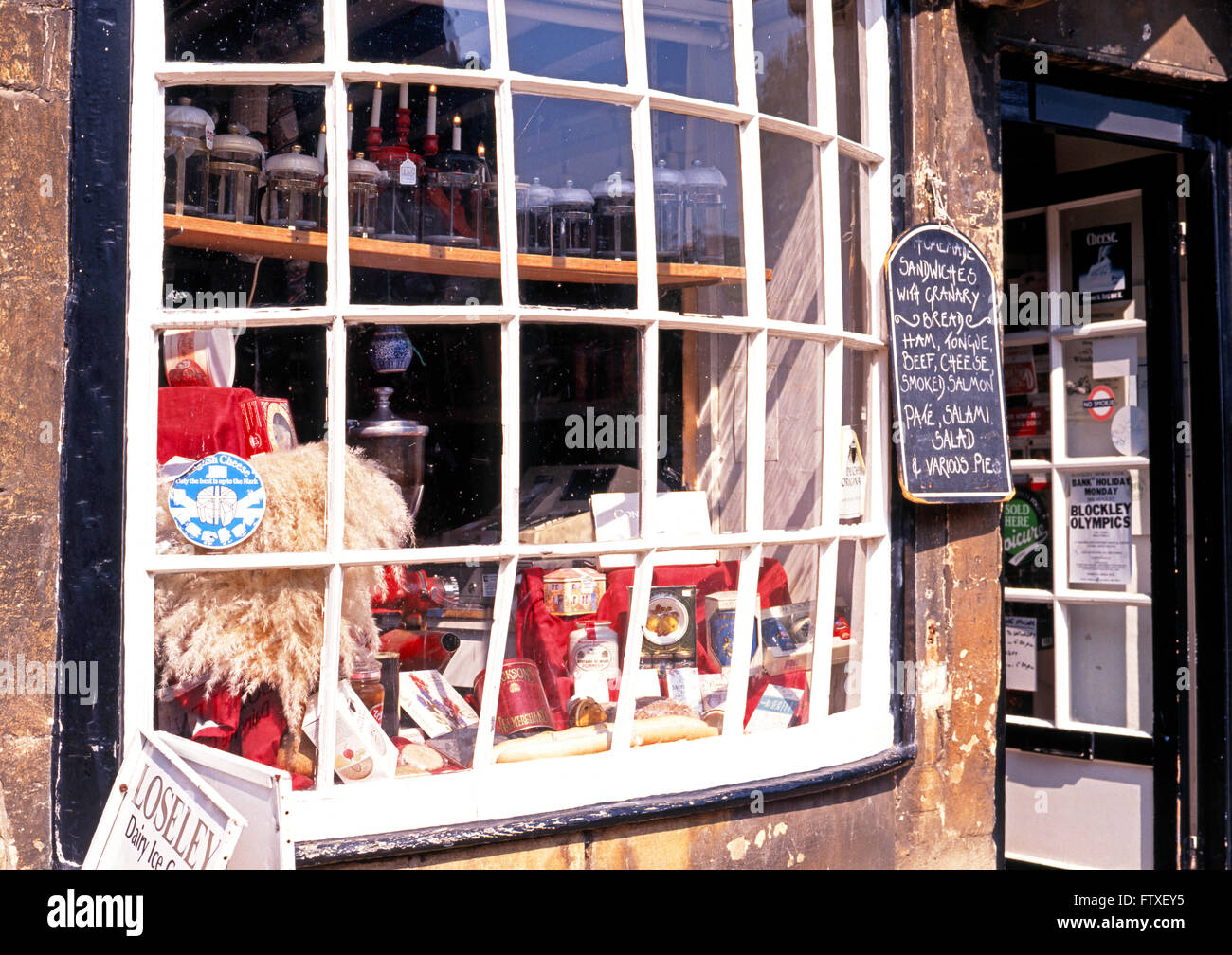 Blick auf ein altes umgearbeitet Cotswold touristischen Schaufenster, Chipping Campden, Gloucestershire, Cotswolds, England, UK, Westeuropa Stockfoto
