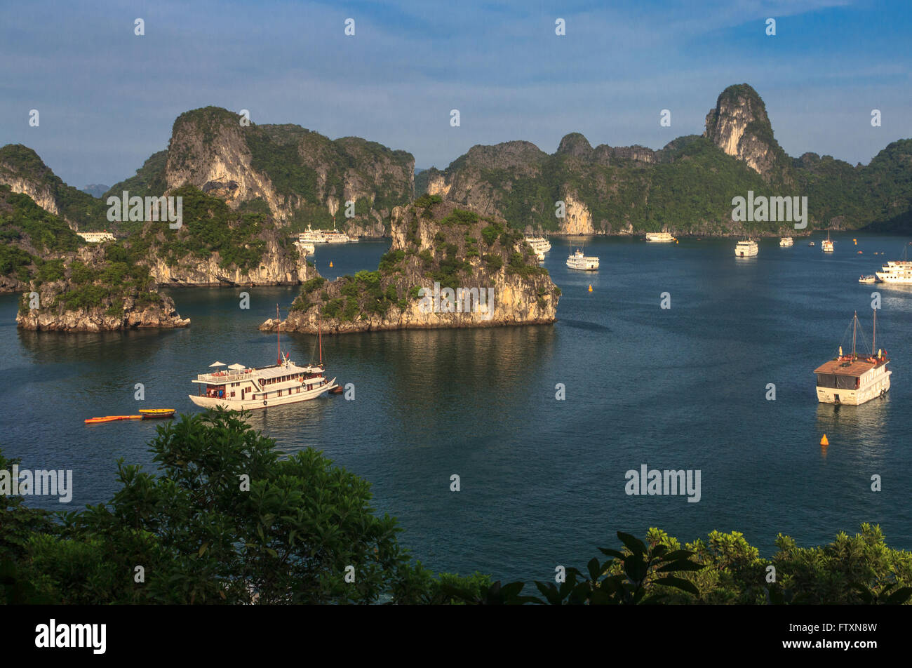 Gesehen von Titop Insel, Vietnam Halong-Bucht Stockfoto